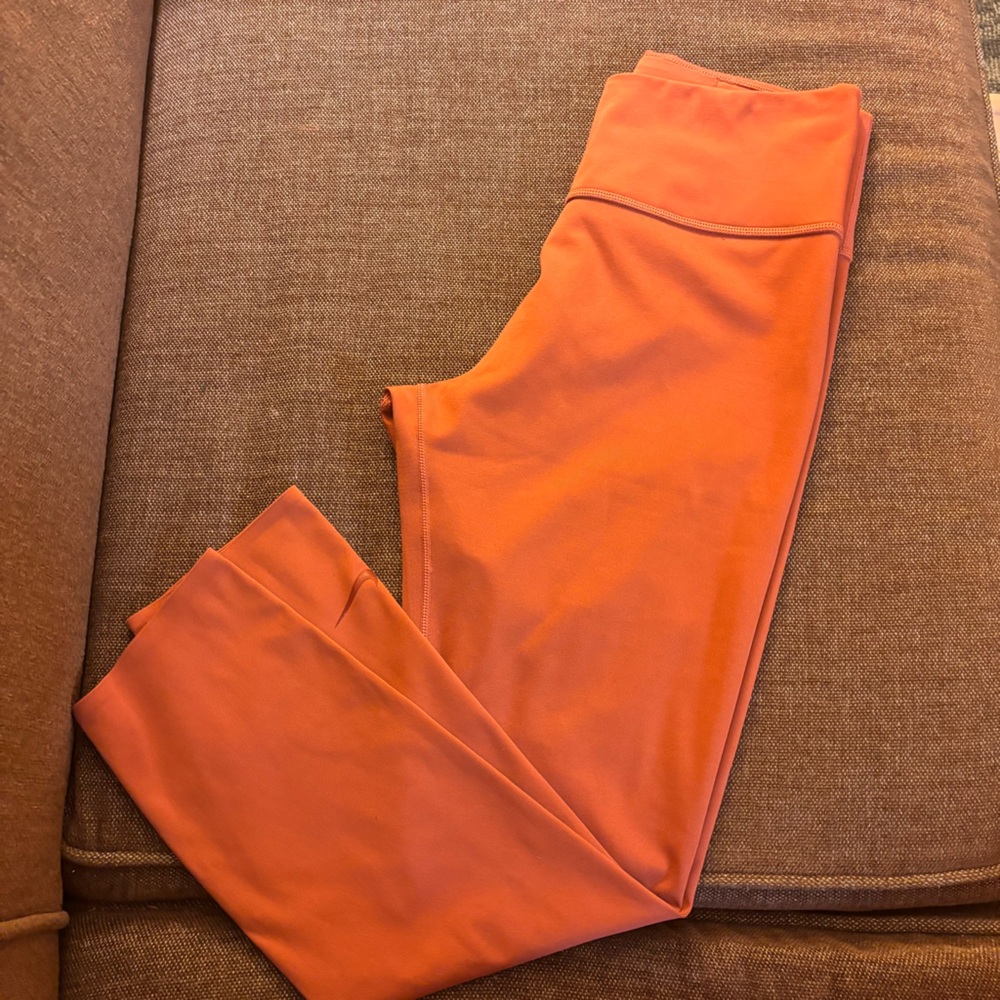 Nike One Dri-Fit Women's Size Small Dusty Peach Mid-Rise Crop Leggings